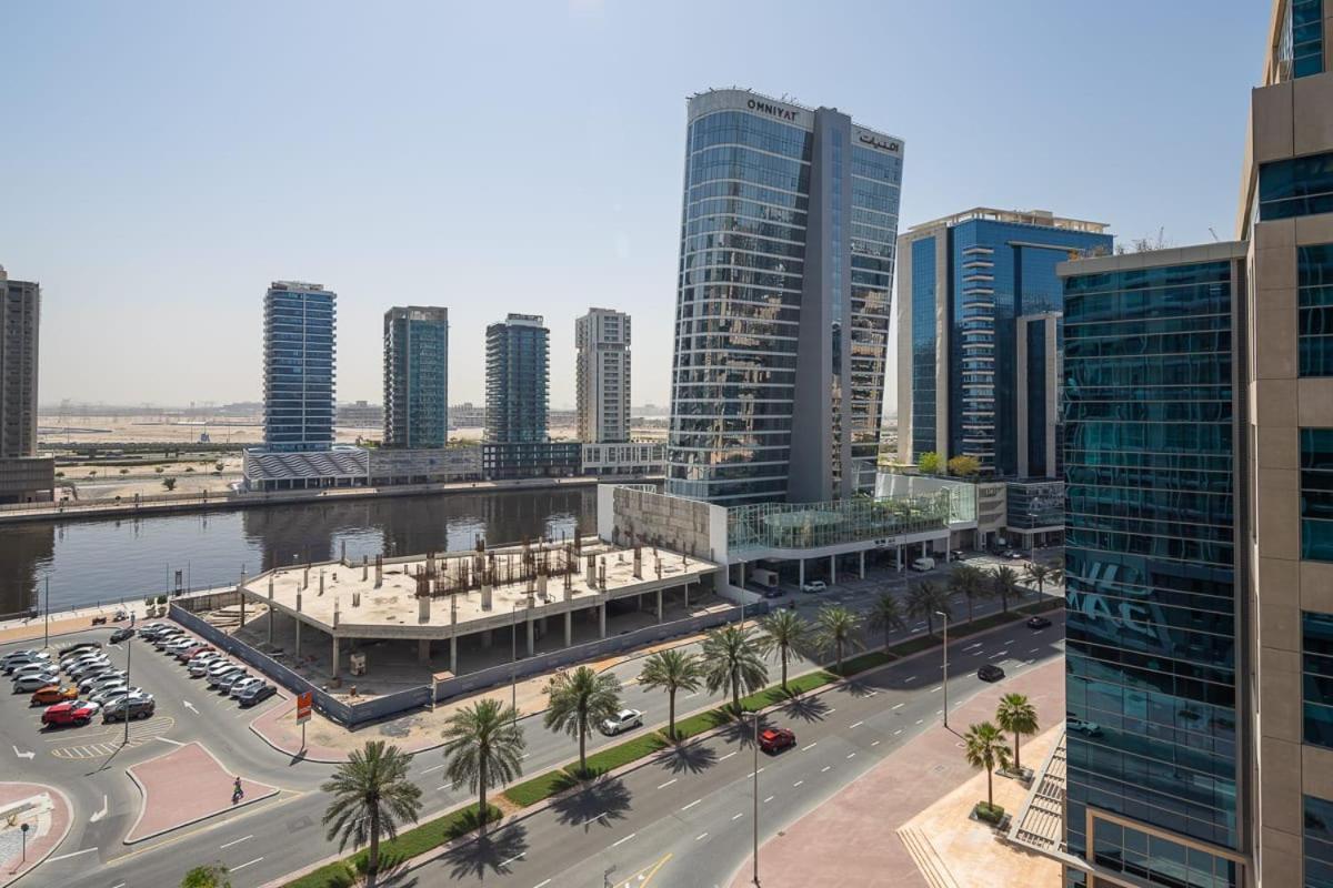 Frank Porter - Damac Majestine Apartment