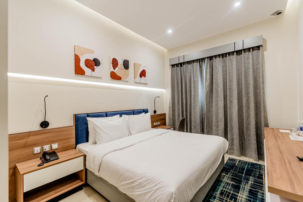Resivation 2* Dubai