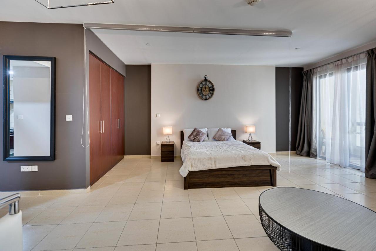 Entire Serviced Studio Jbr Sea View Balcony Apartment