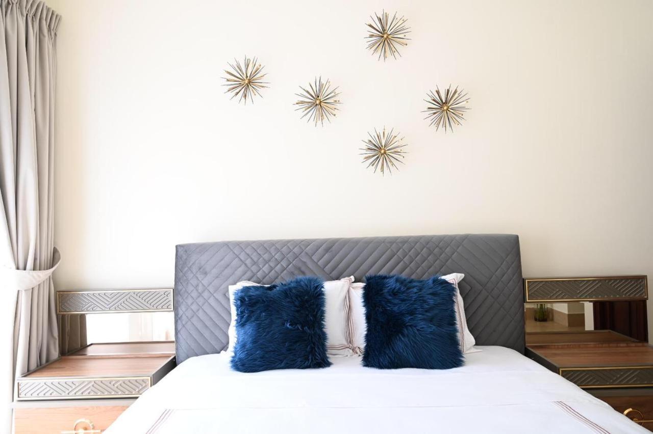 Burj Khalifa View, Birds Chirping, Cozy And Stylish Apartment *