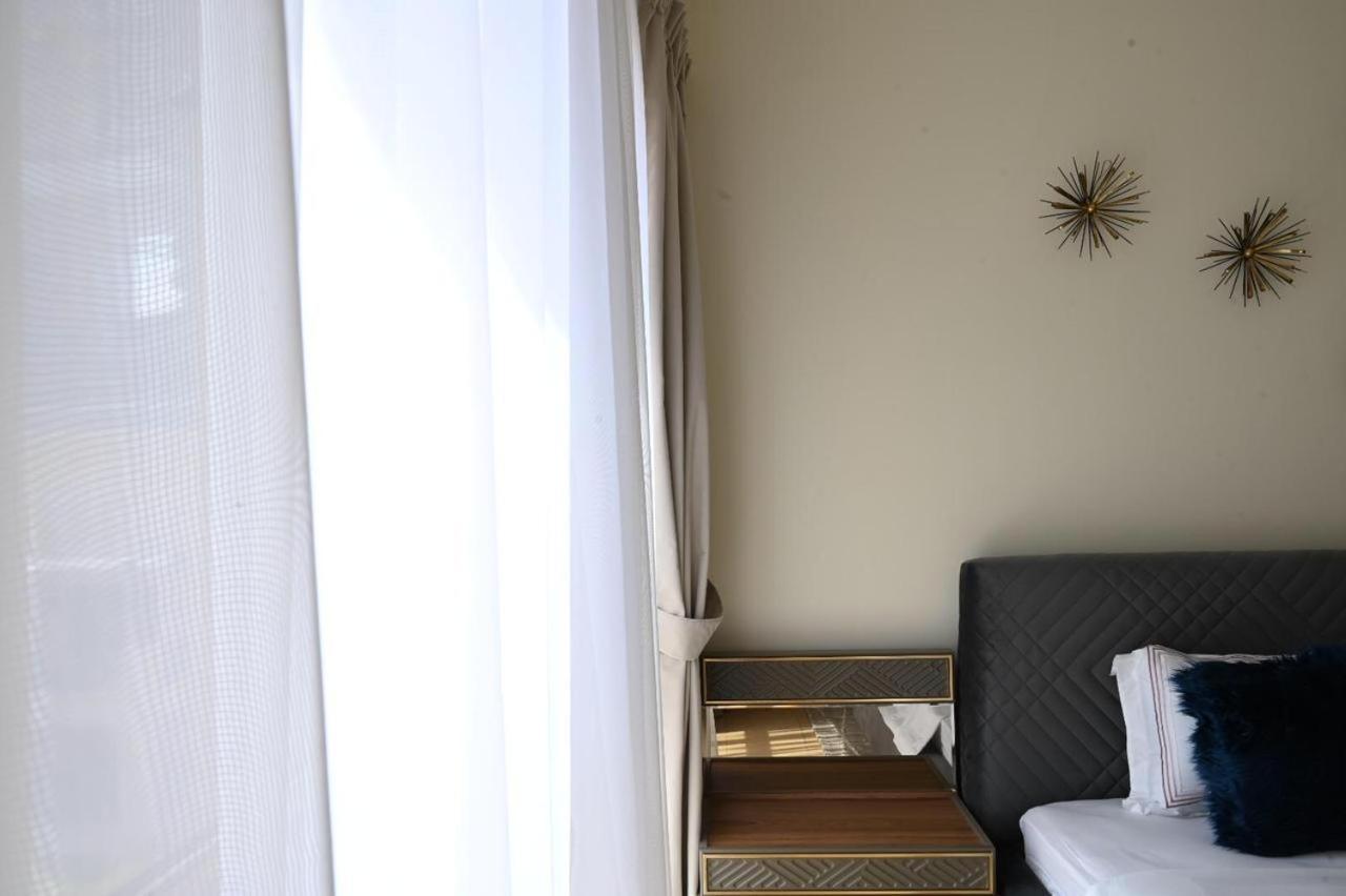 Apartment Burj Khalifa View, Birds Chirping, Cozy And Stylish Dubai
