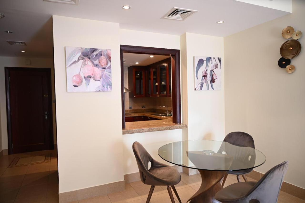 Burj Khalifa View, Birds Chirping, Cozy And Stylish Apartment *