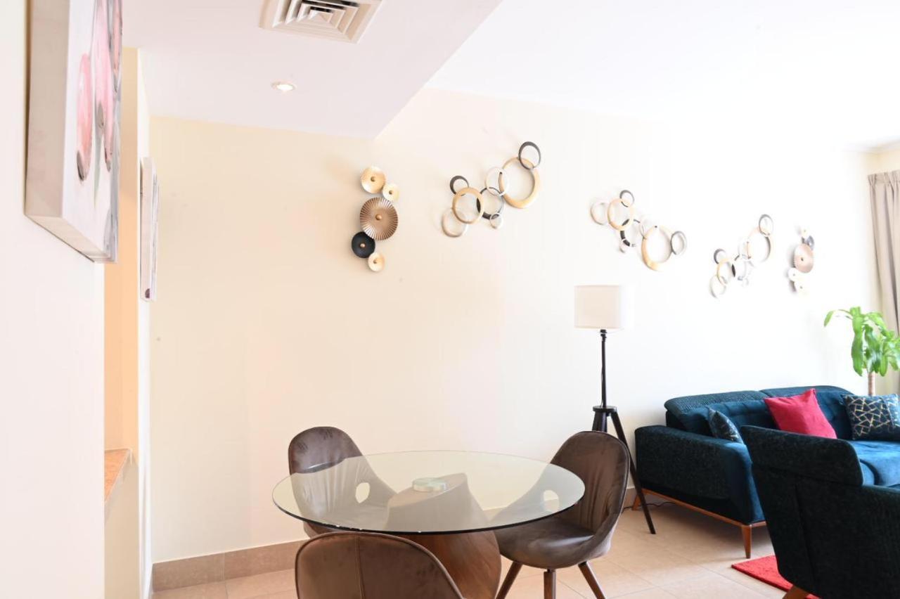 Burj Khalifa View, Birds Chirping, Cozy And Stylish Apartment