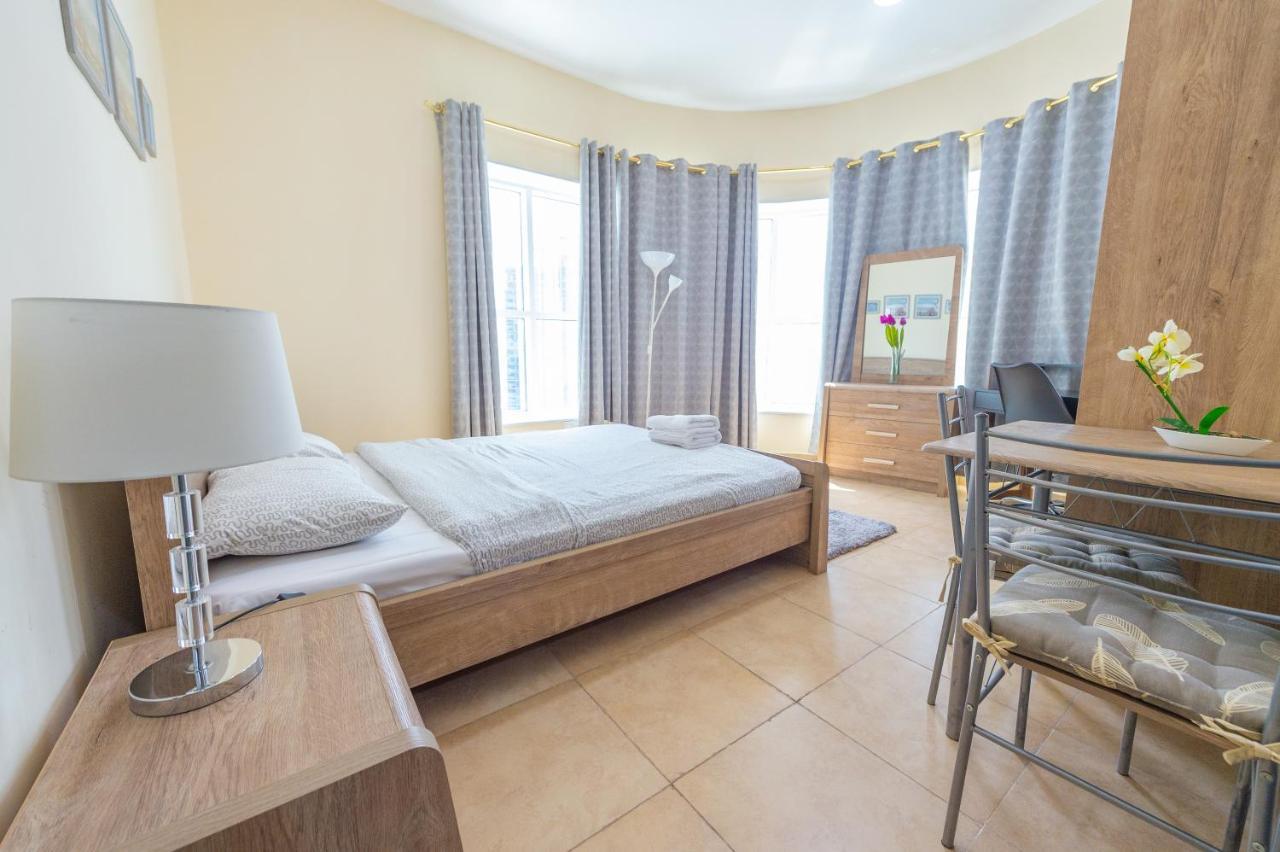 Luxury Escapes - Modern Budget With Balcony In Jlt! Apartment