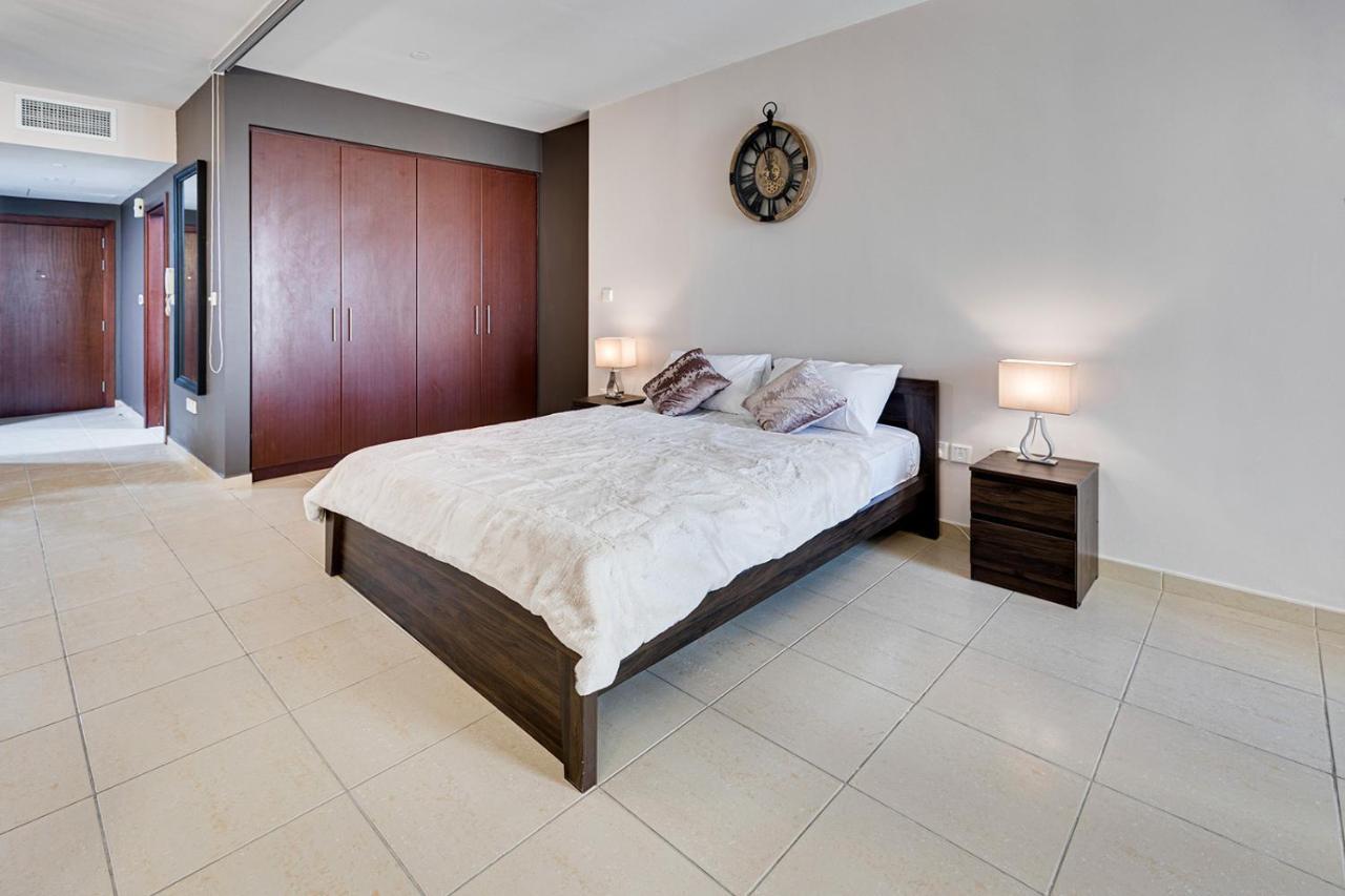 Entire Serviced Studio Jbr Sea View Balcony Dubai