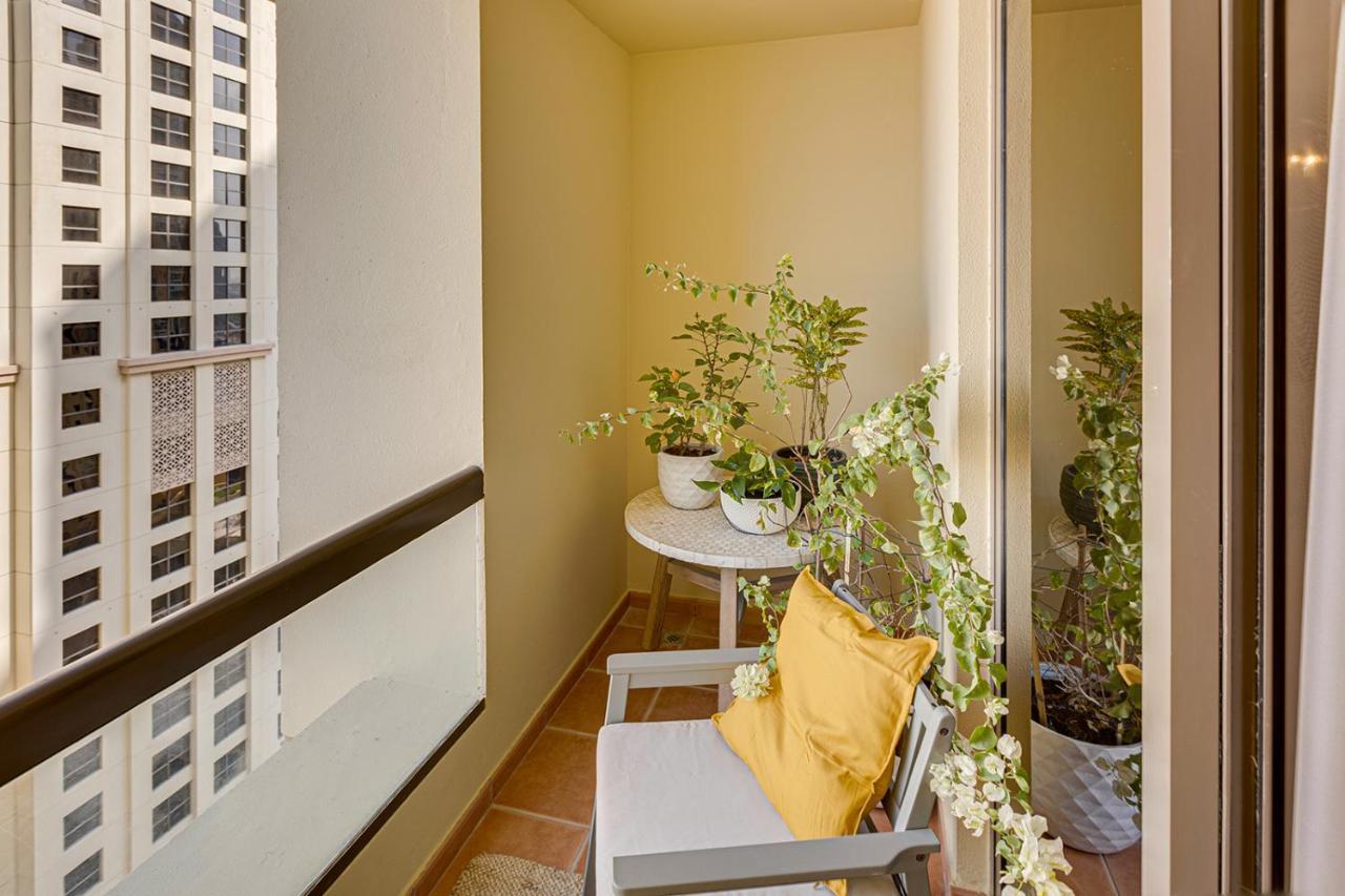 Entire Serviced Studio Jbr Sea View Balcony Apartment *