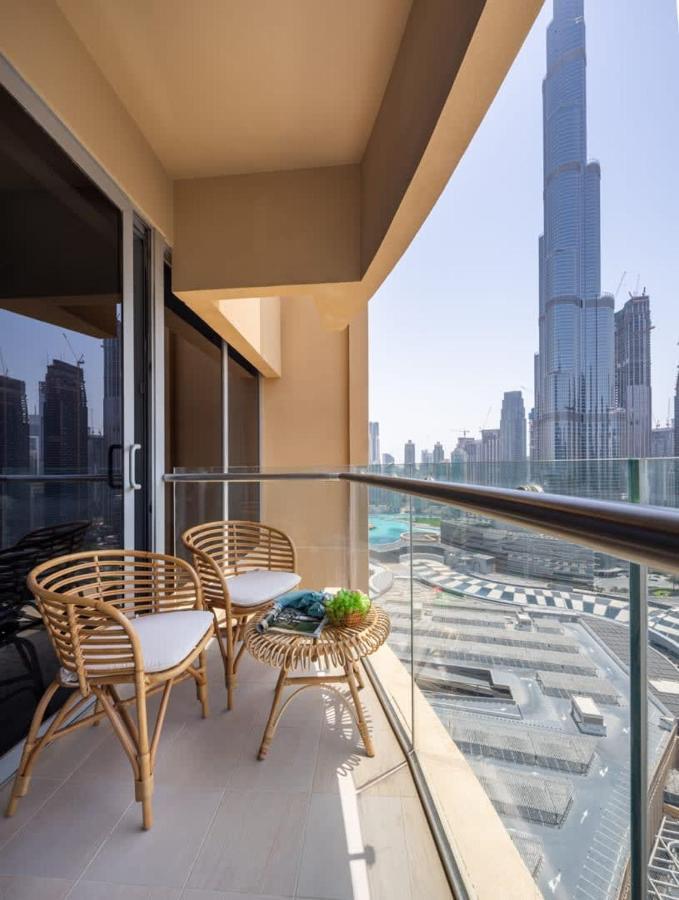 Frank Porter - Emaar Residences Fashion Avenue Apartment *