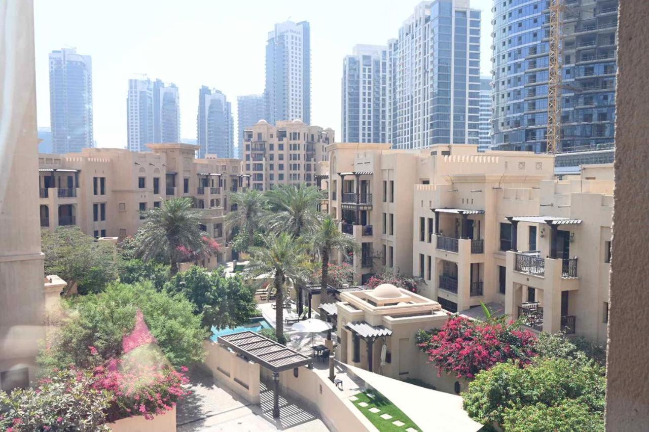 Burj Khalifa View, Birds Chirping, Cozy And Stylish Apartment