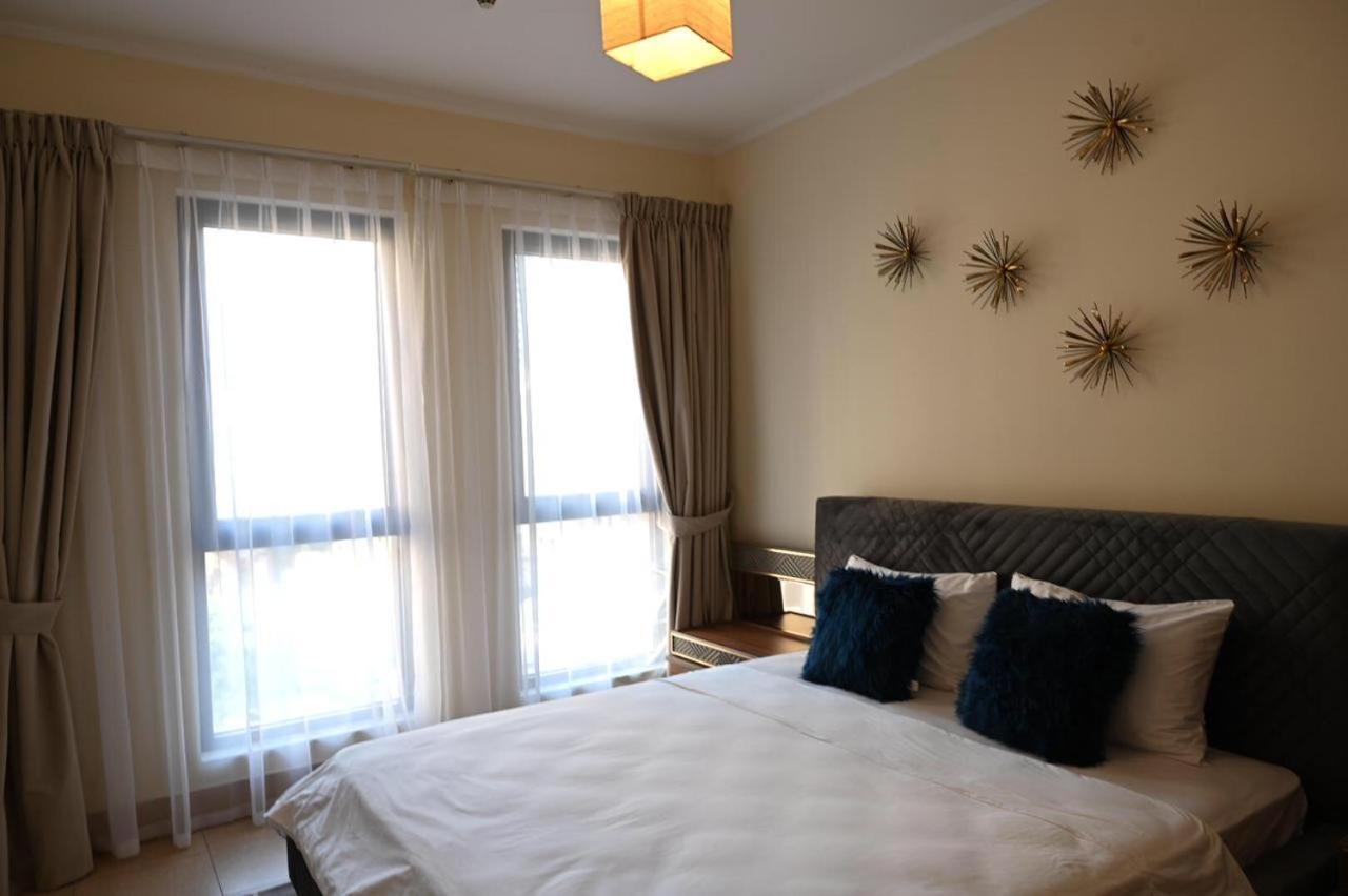 Burj Khalifa View, Birds Chirping, Cozy And Stylish Apartment *
