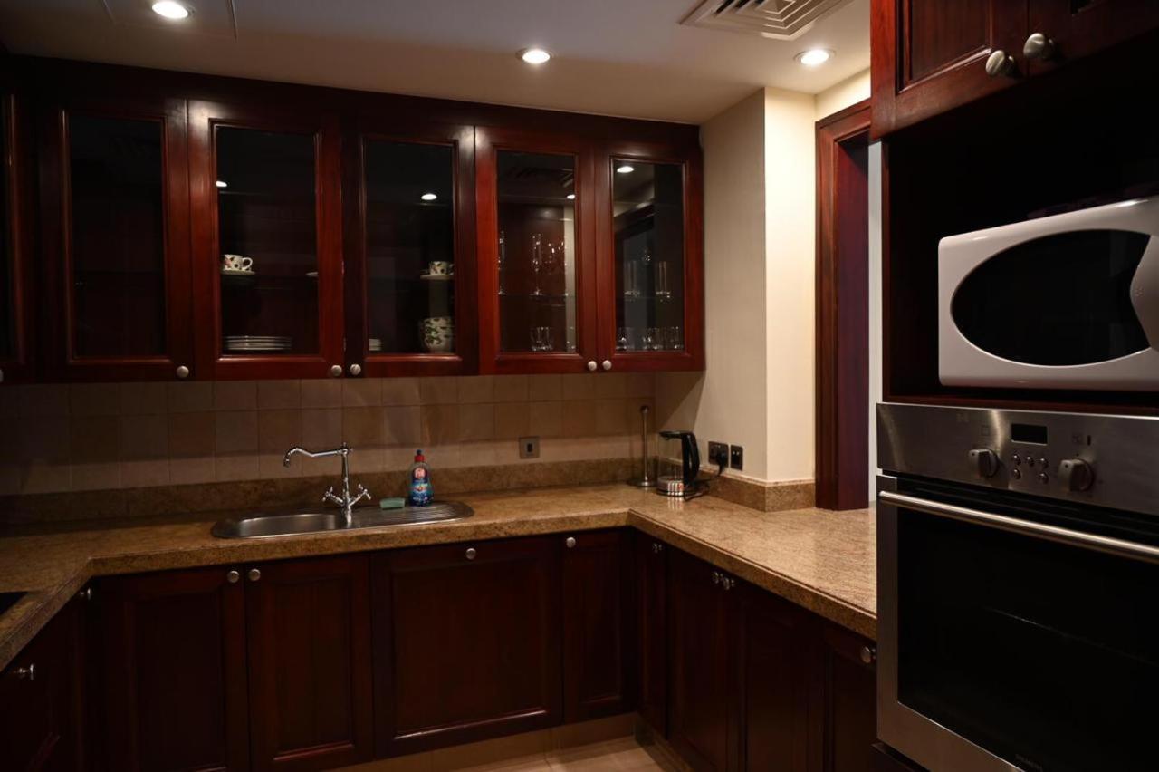Burj Khalifa View, Birds Chirping, Cozy And Stylish Apartment Dubai