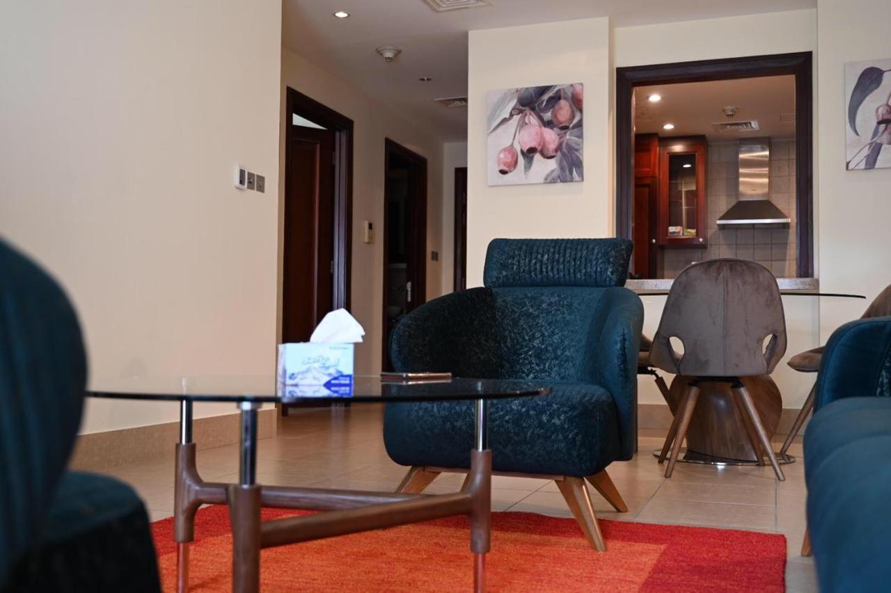 Burj Khalifa View, Birds Chirping, Cozy And Stylish Apartment Dubai