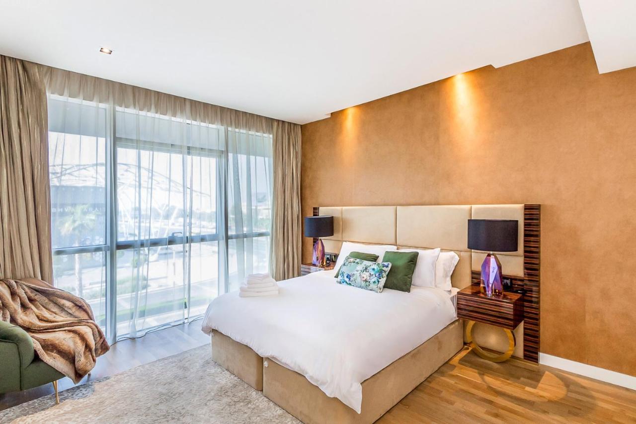 Dhh - Opposite To Walk Mall - 3 Beds With Maids Apartment *