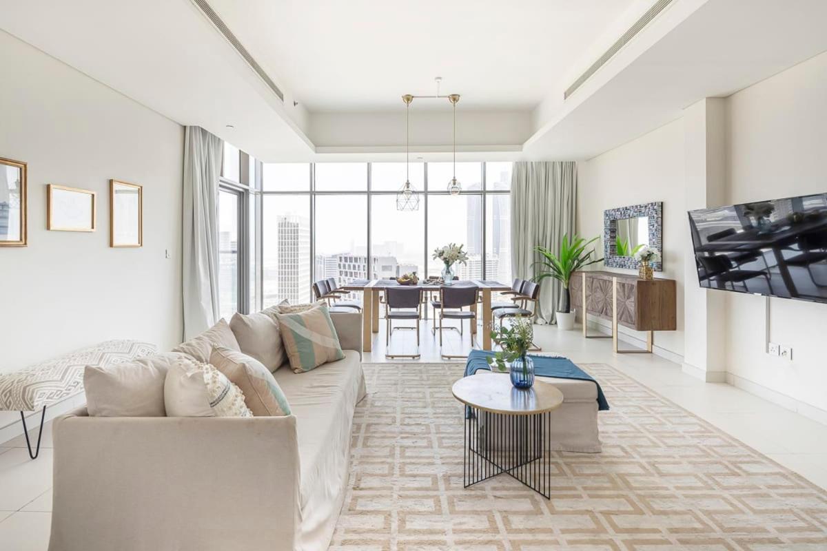 Frank Porter - Mada Residences * Dubai