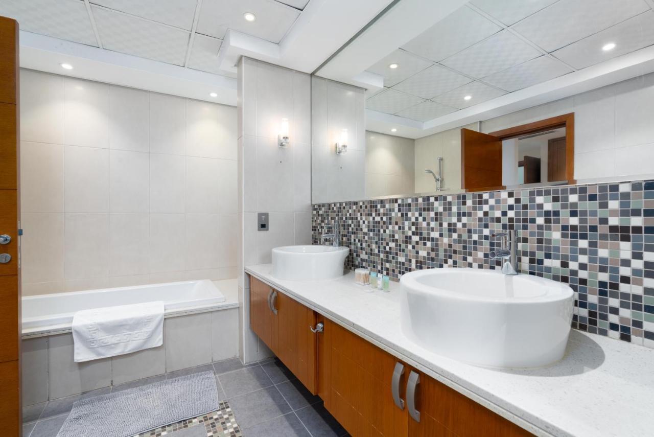 6 Plus 1 Bdr Jumeirah Park With Amz Climatized Huge Private Pool - 5 Min From Jbr Beach Dubai