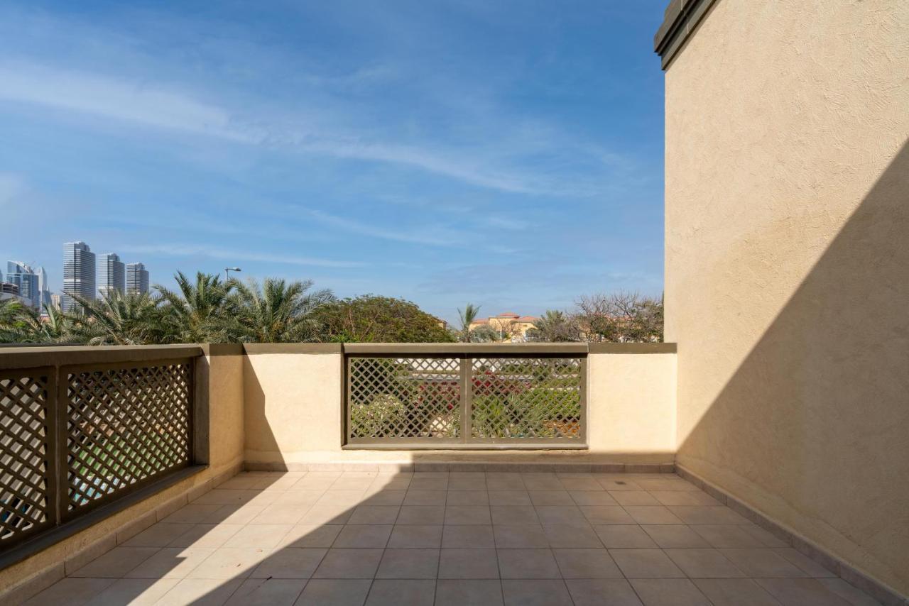 6 Plus 1 Bdr Jumeirah Park With Amz Climatized Huge Private Pool - 5 Min From Jbr Beach * Dubai