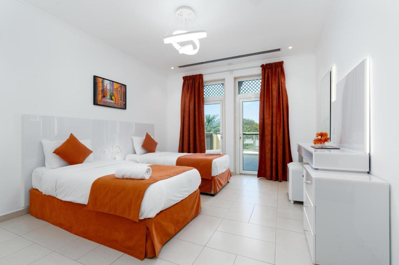 6 Plus 1 Bdr Jumeirah Park With Amz Climatized Huge Private Pool - 5 Min From Jbr Beach *