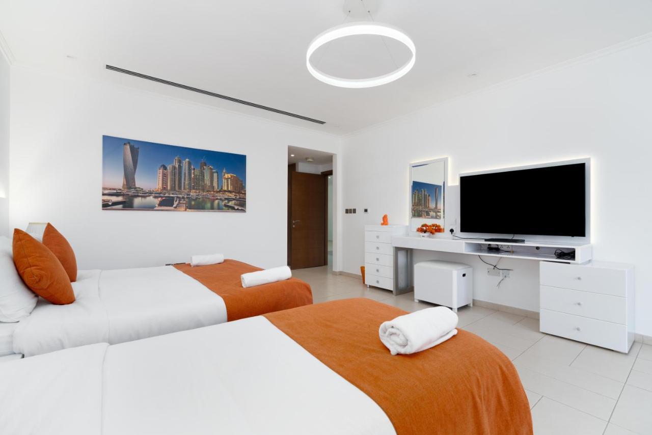 6 Plus 1 Bdr Jumeirah Park With Amz Climatized Huge Private Pool - 5 Min From Jbr Beach * Dubai