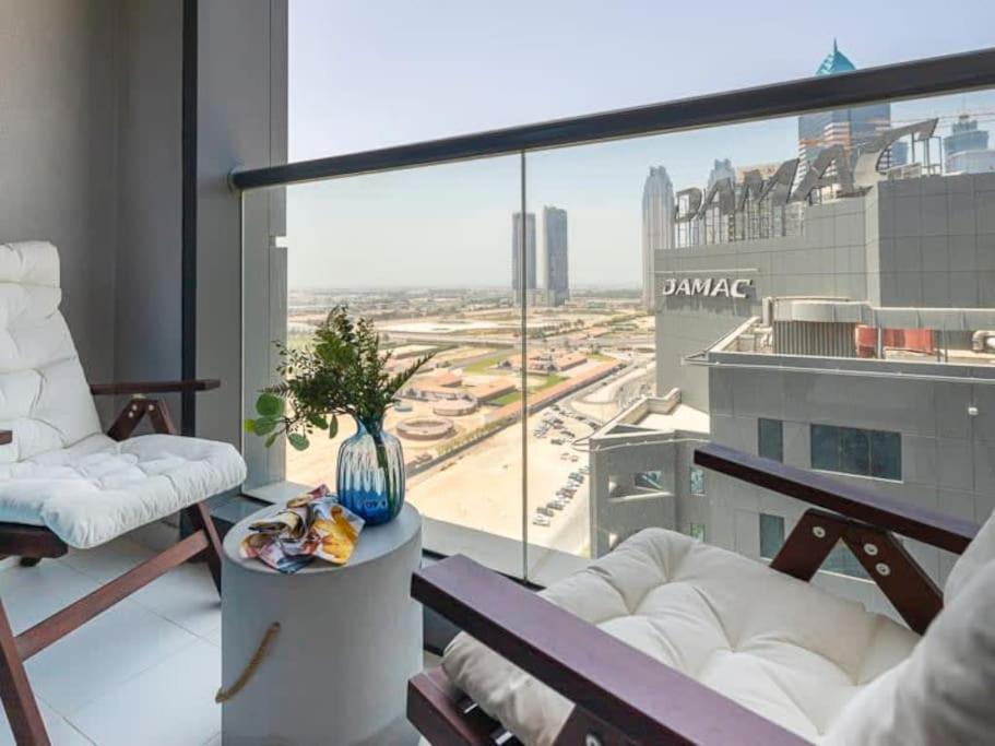 Frank Porter - Executive Bay Daire Dubai