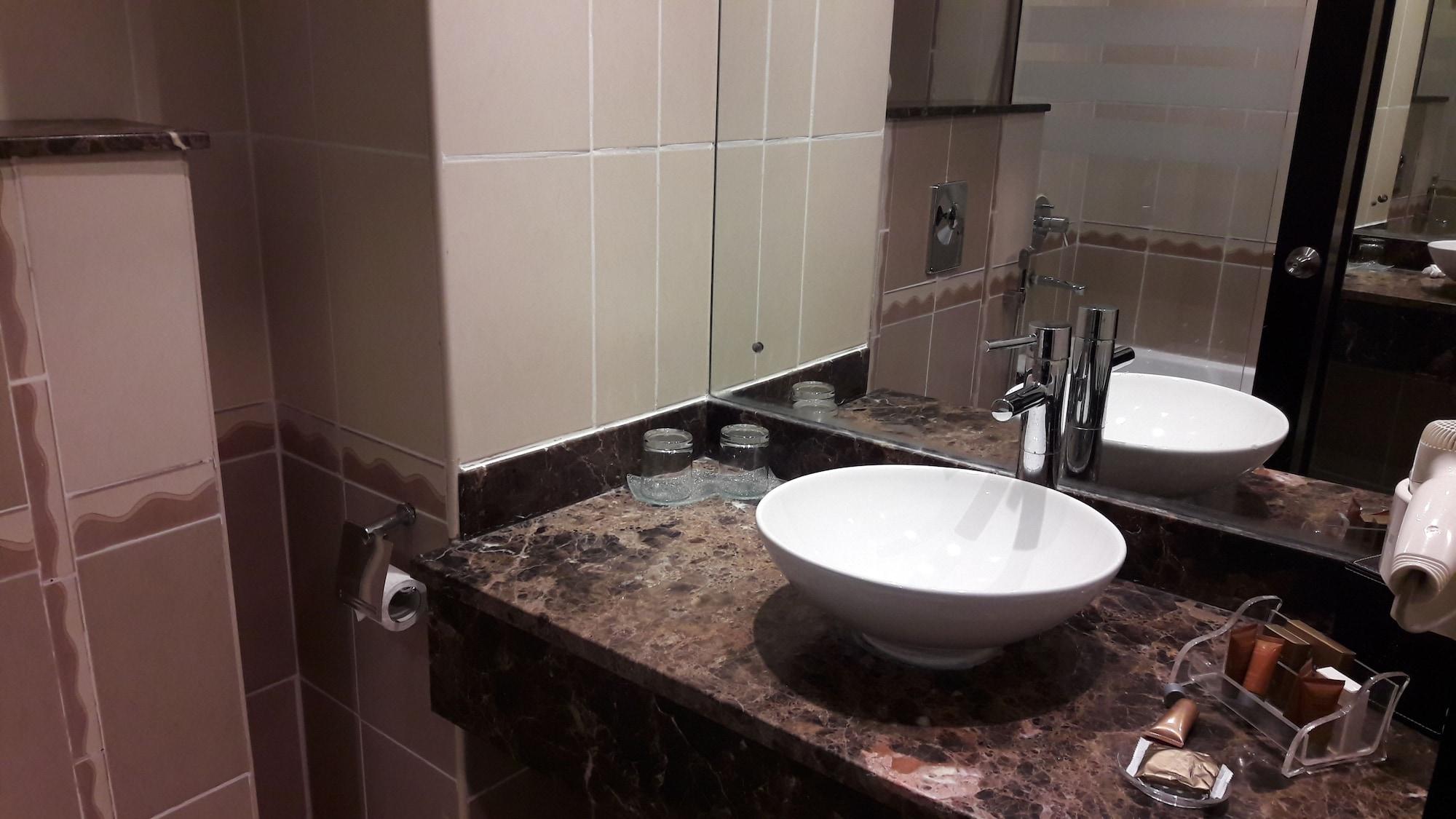 Landmark Riqqa Otel 4*