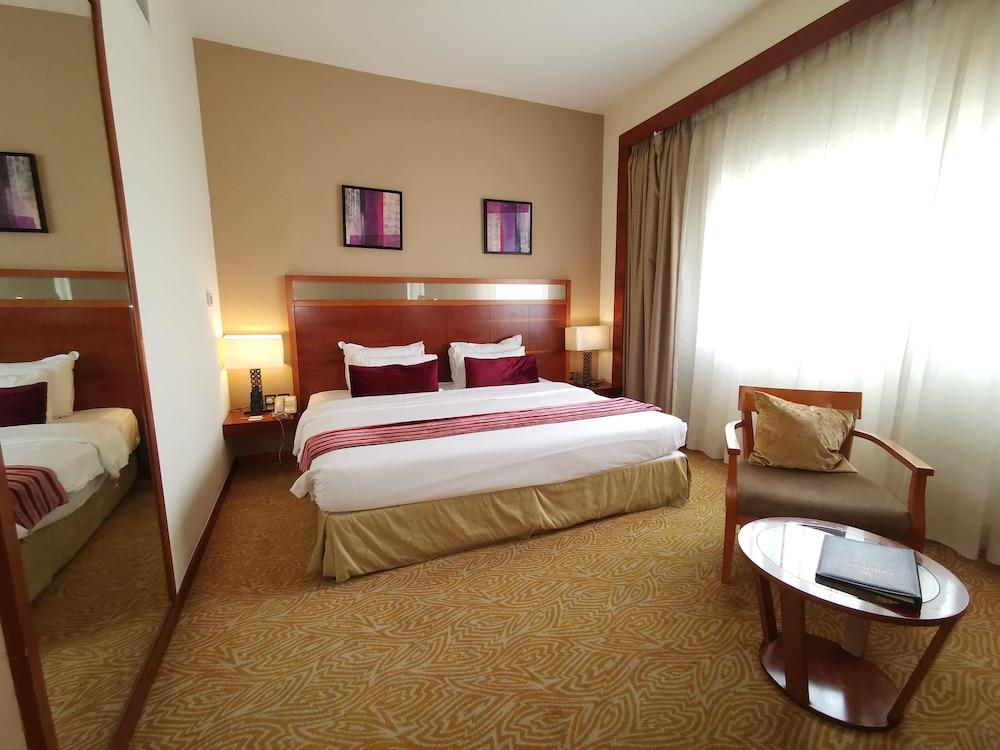 Landmark Grand Hotel 4*