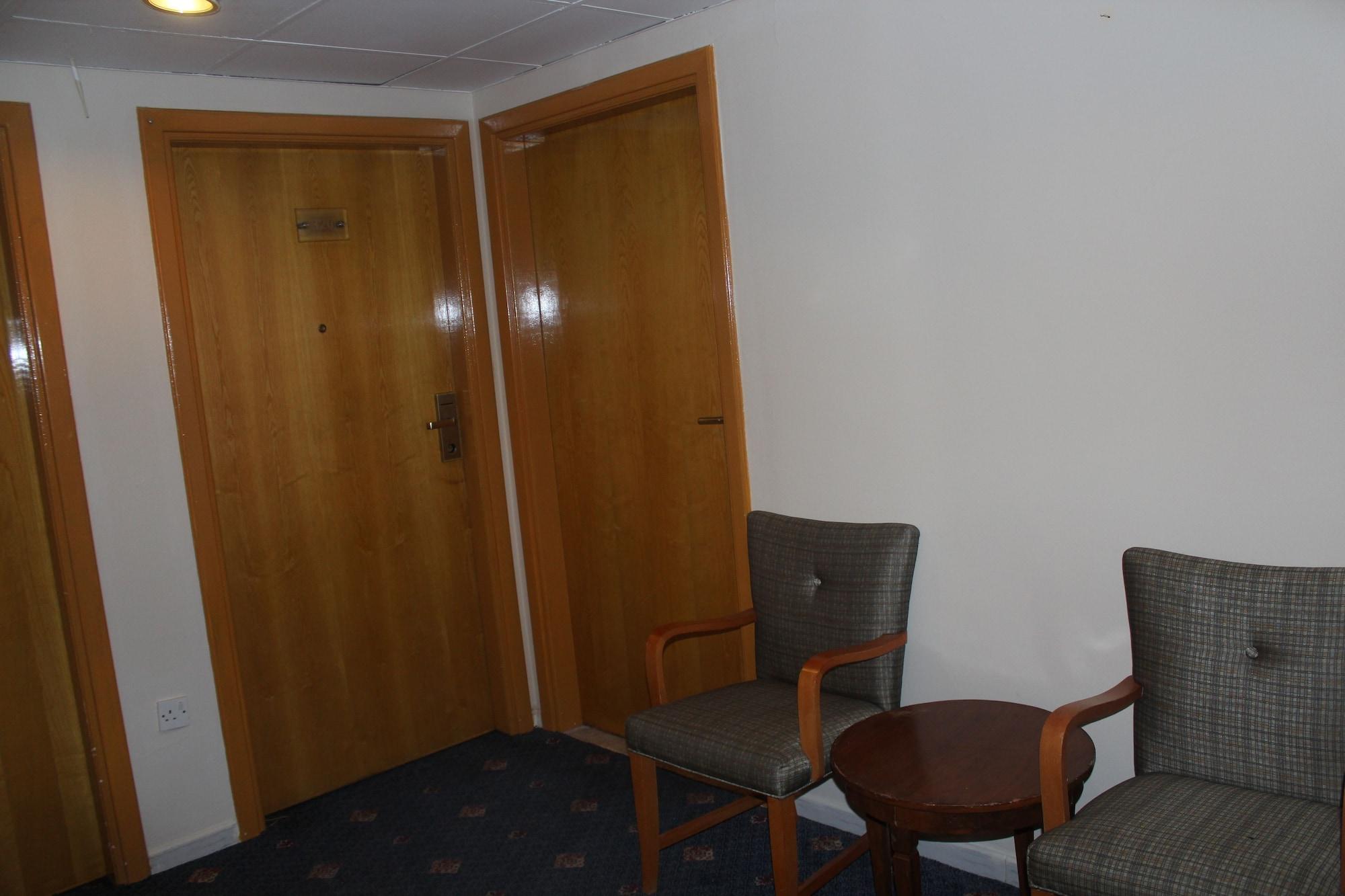 Mount Royal Hotel 2*