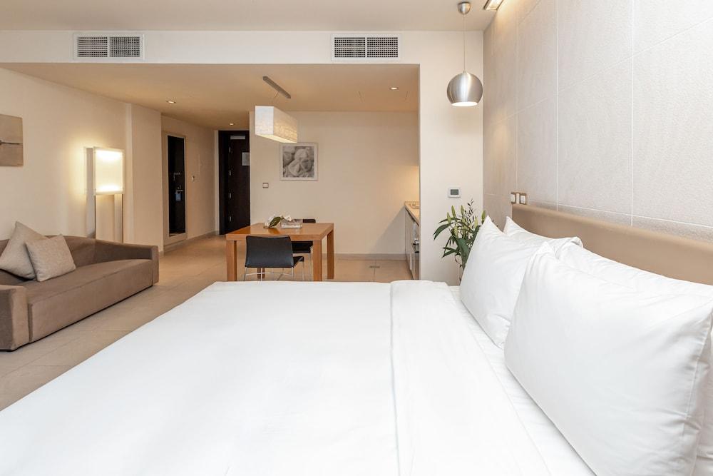 Radisson Blu Residence, Marina Aparthotel Dubai