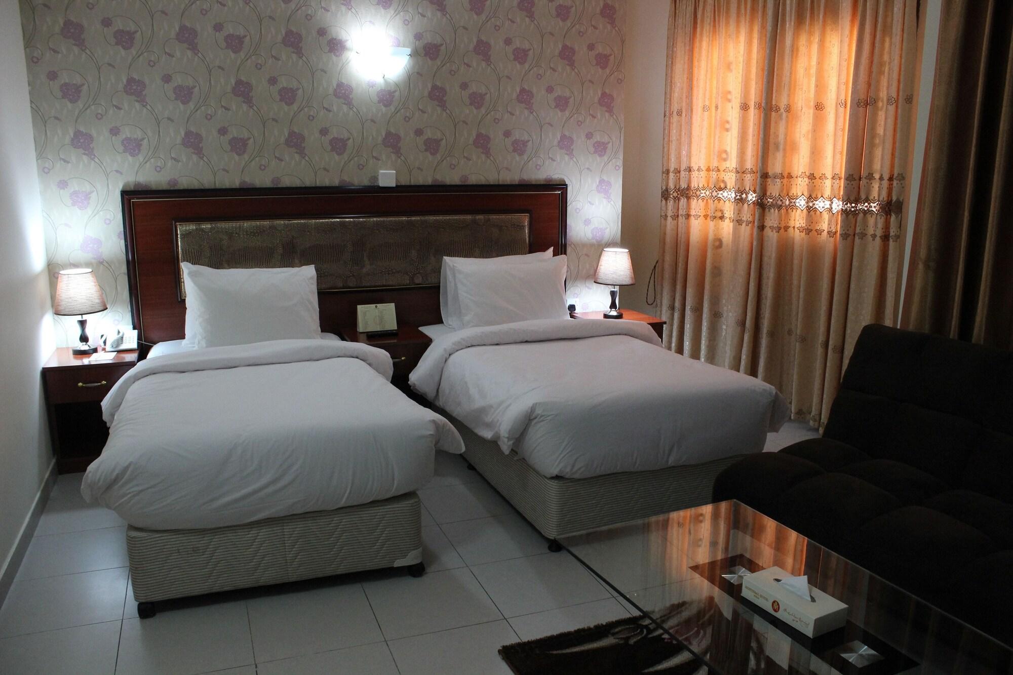 Montreal Naif Hotel 2*