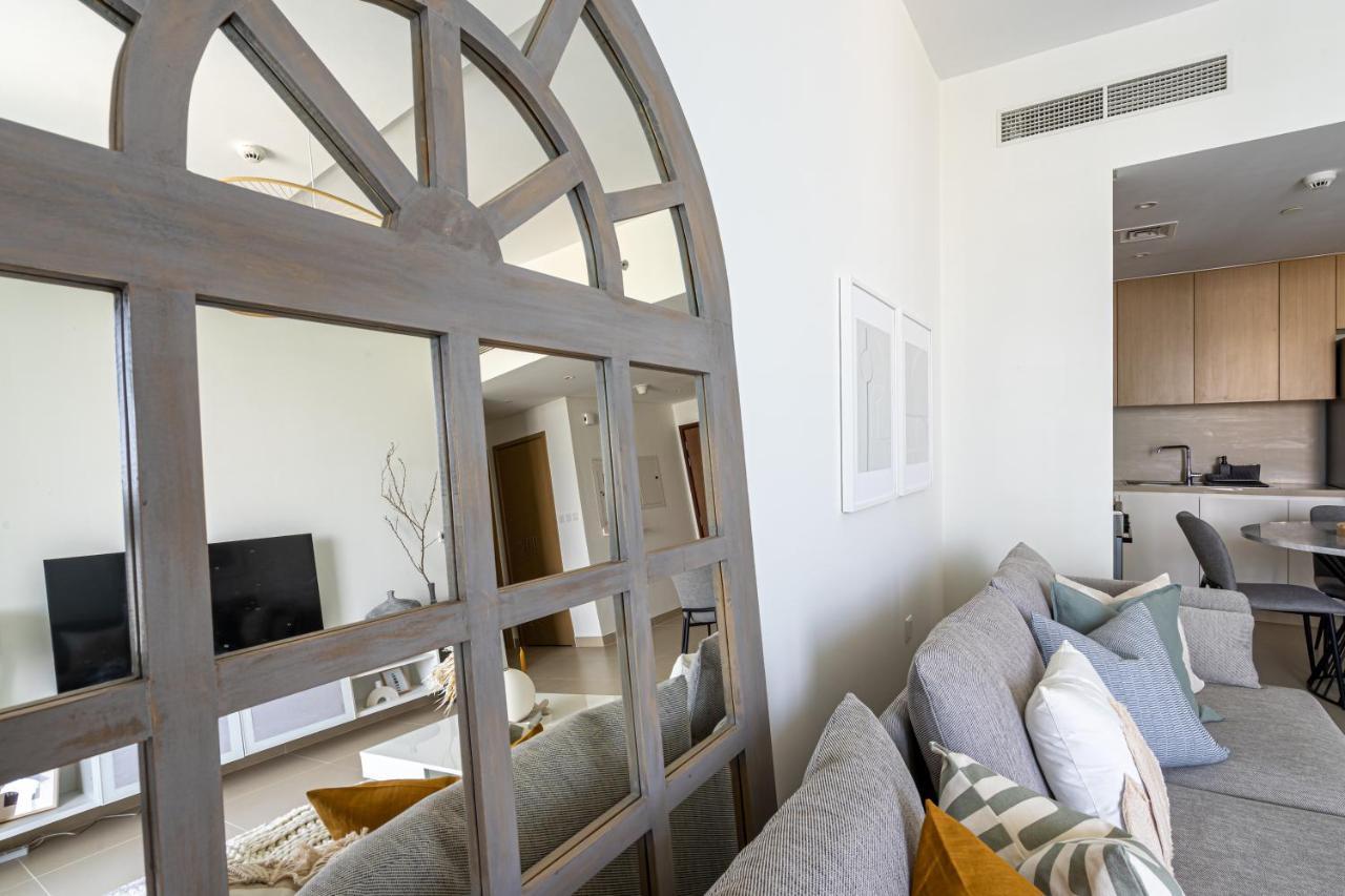 Higuests - Stylish Floating Over The Marina Waters