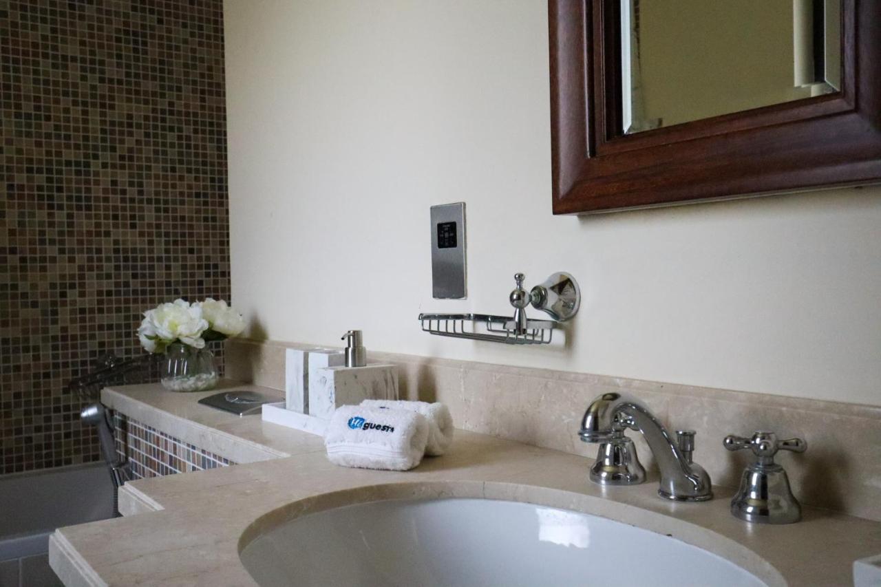 Higuests - Charming With Private Balcony Near Mall *