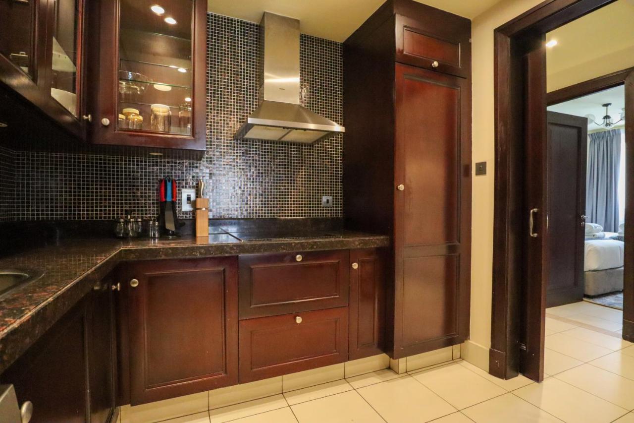 Apartment Higuests - Charming With Private Balcony Near Mall *