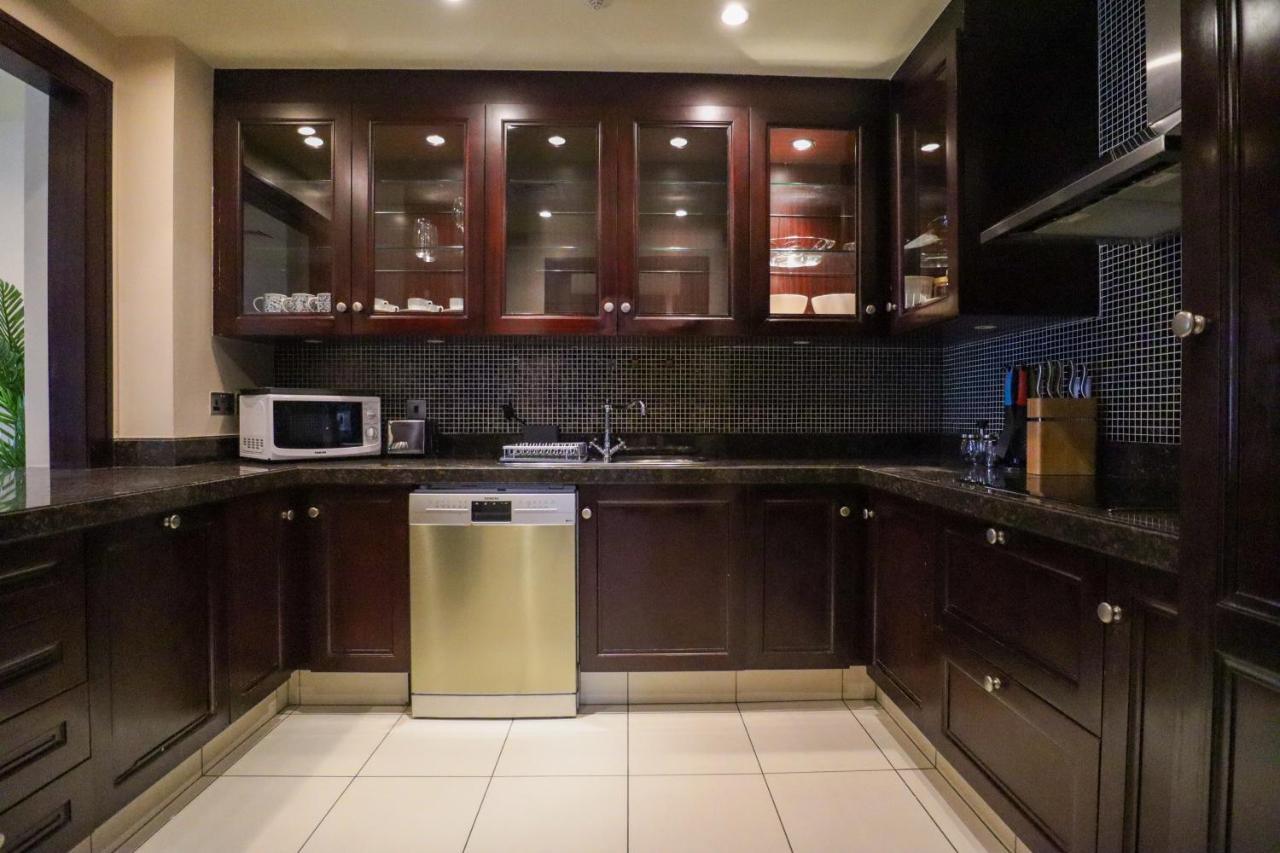 Higuests - Charming With Private Balcony Near Mall