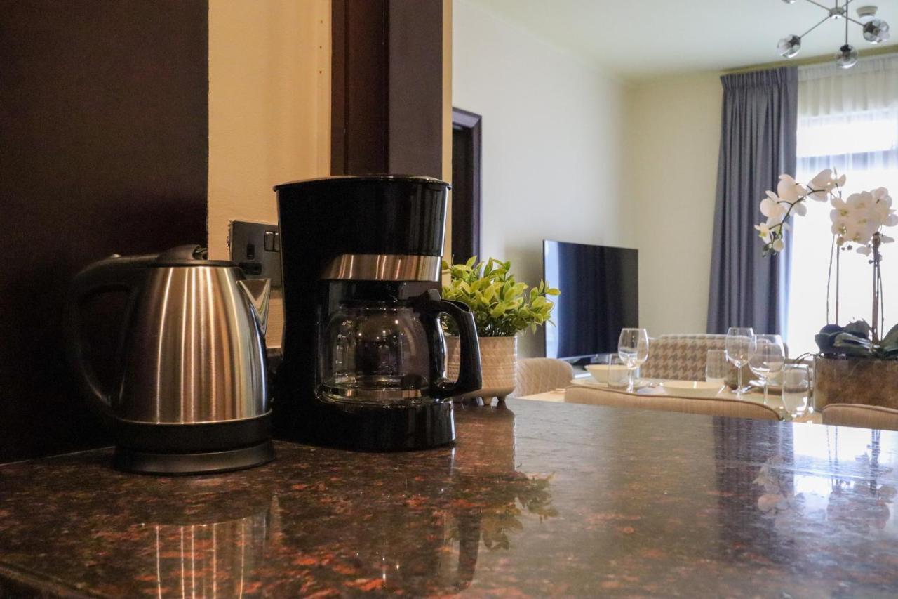Apartment Higuests - Charming With Private Balcony Near Mall