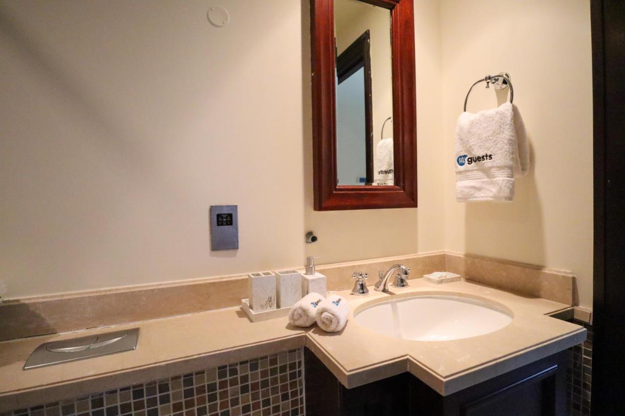 Higuests - Charming With Private Balcony Near Mall Apartment *