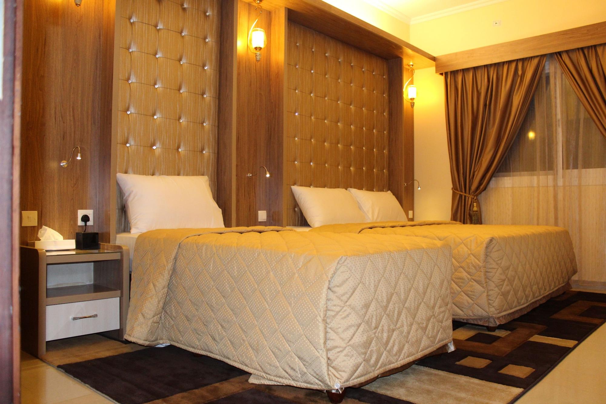 Naif 3*