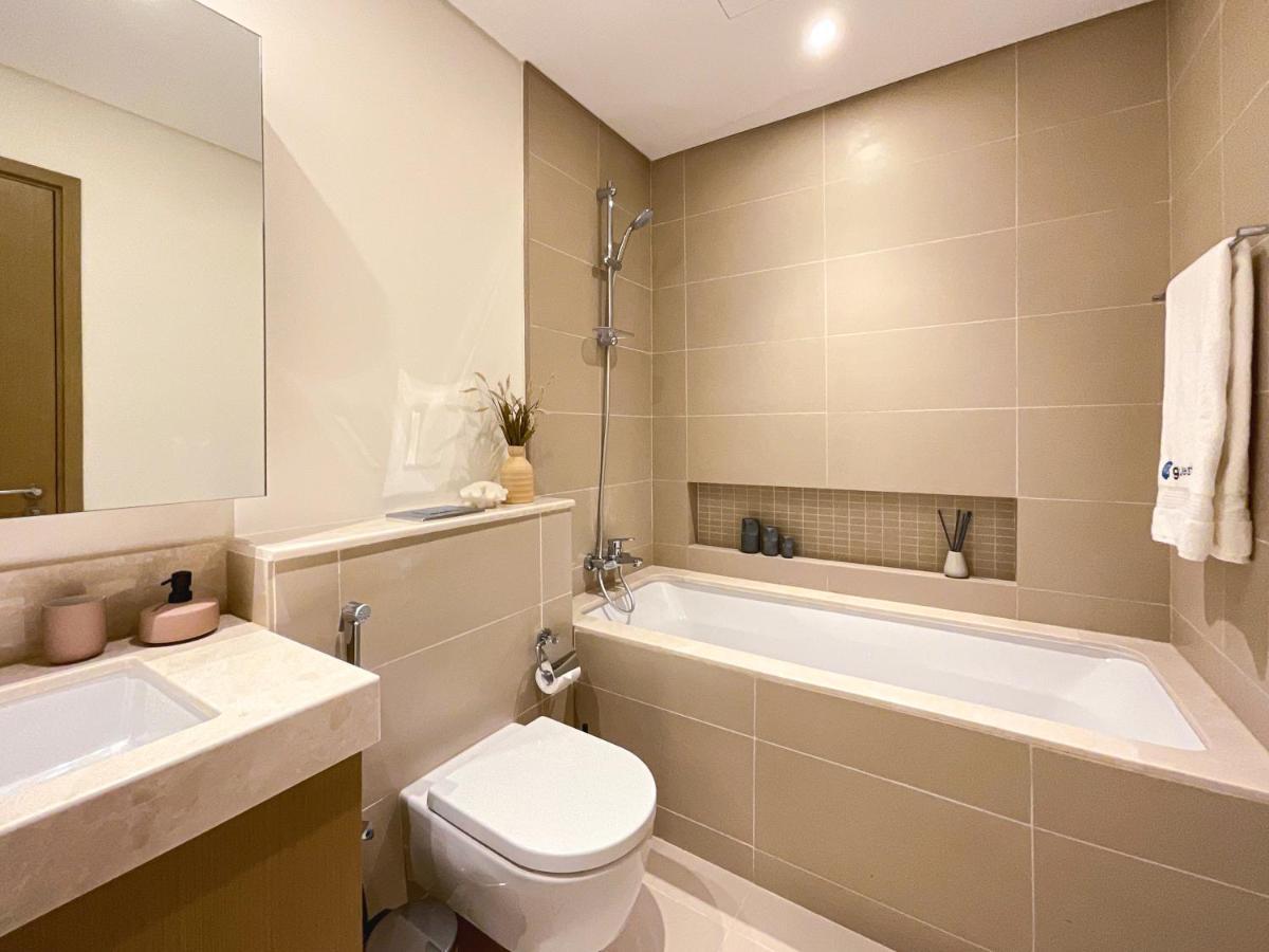 Apartment Higuests - Waterfront Luxe With Bluewaters Island Views