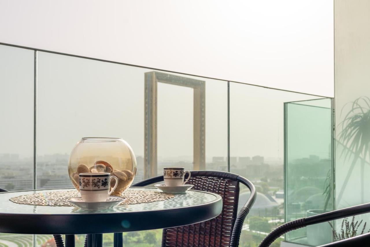 Apartment Ultimate - 3 Beds - Scenic Panoramic Views - Right At Metro Station - 5-10min To Sea, Burj Khalifa, Old Town, Downtown - 15min From Airport Dubai