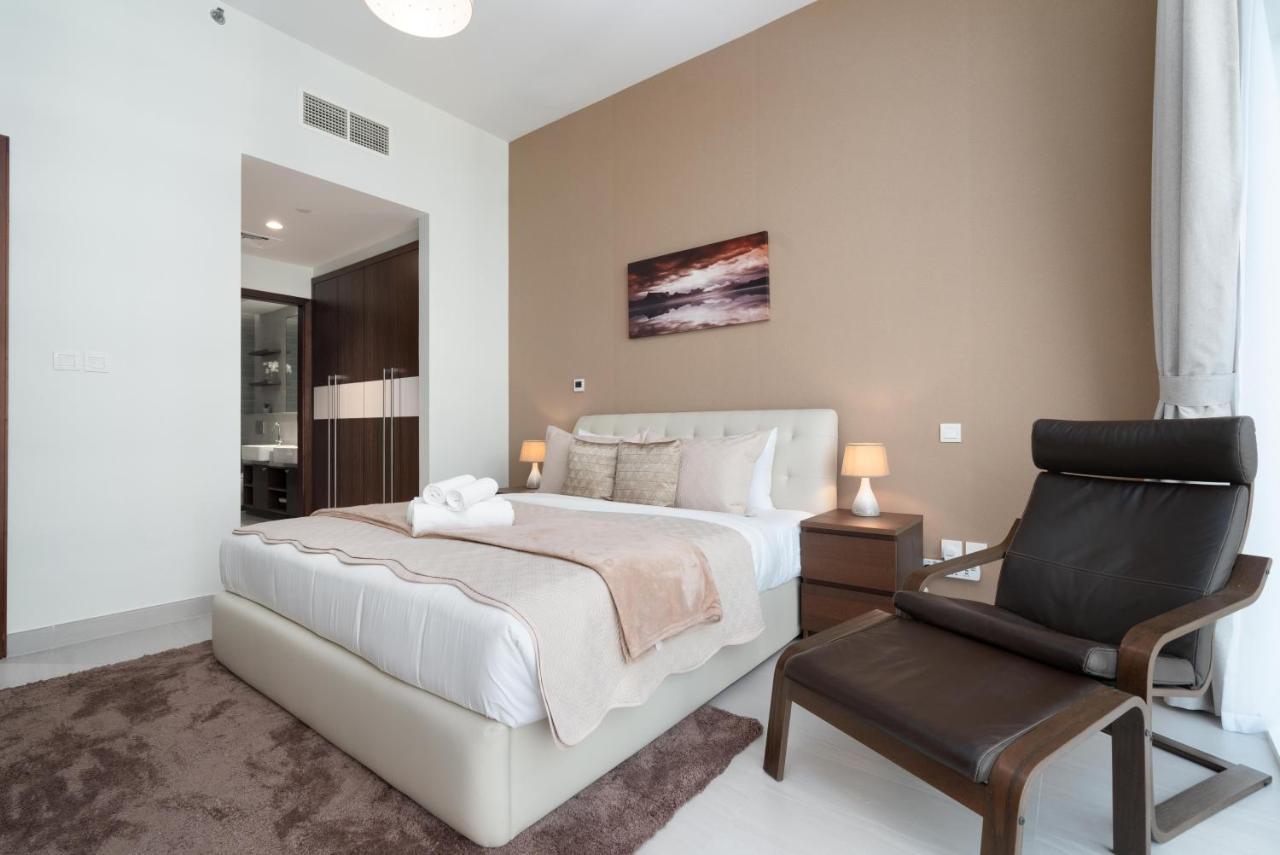 Ultimate - 3 Beds - Scenic Panoramic Views - Right At Metro Station - 5-10min To Sea, Burj Khalifa, Old Town, Downtown - 15min From Airport Apartment