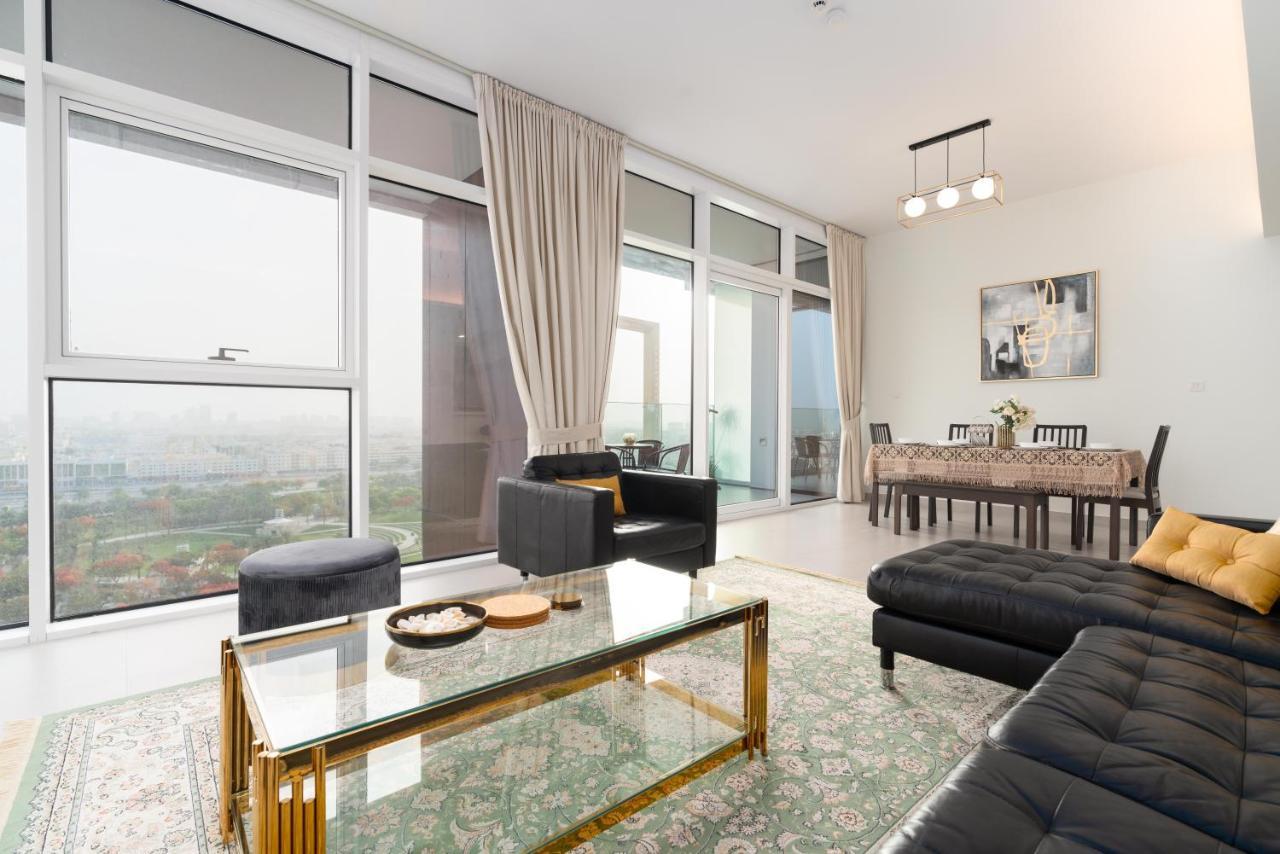 Apartment Ultimate - 3 Beds - Scenic Panoramic Views - Right At Metro Station - 5-10min To Sea, Burj Khalifa, Old Town, Downtown - 15min From Airport Dubai