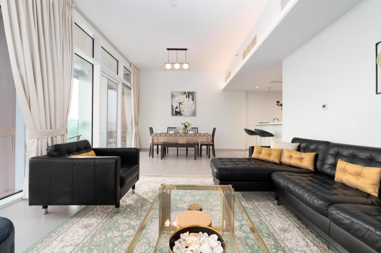 Apartment Ultimate - 3 Beds - Scenic Panoramic Views - Right At Metro Station - 5-10min To Sea, Burj Khalifa, Old Town, Downtown - 15min From Airport Dubai