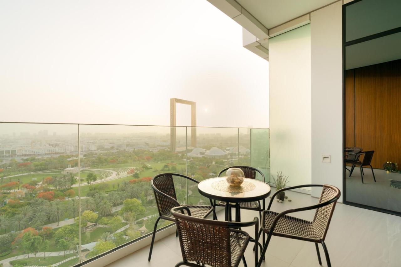 Apartment Ultimate - 3 Beds - Scenic Panoramic Views - Right At Metro Station - 5-10min To Sea, Burj Khalifa, Old Town, Downtown - 15min From Airport Dubai