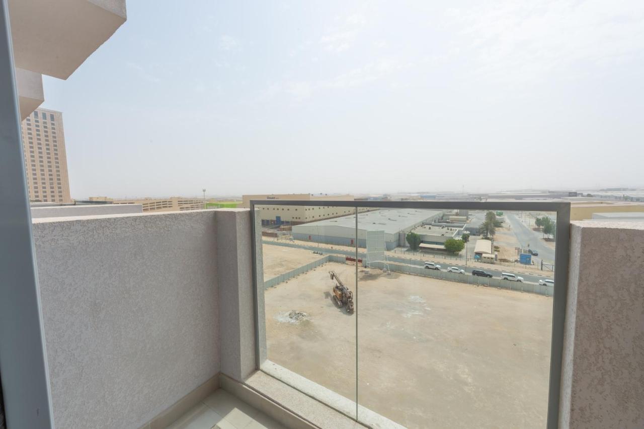 Luxury Escapes - Cozy In Front Of Metro Stn - Access To Gym & Pool - Aura Azizi Apartamento