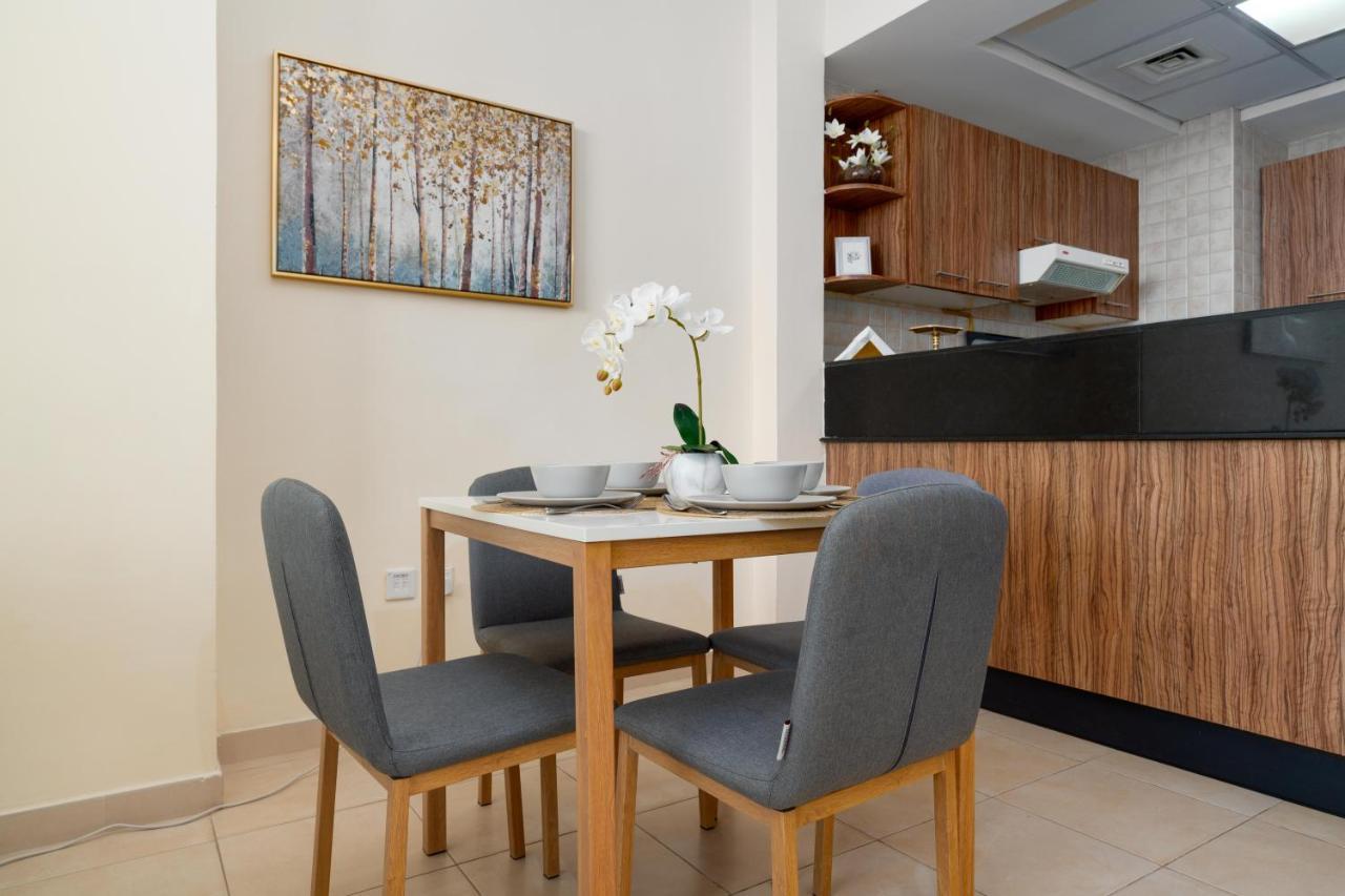 Daire Spacious 2 Beds 5 Min Walk From Mall With Brand New Gym And Rooftop Swimming Pool Dubai