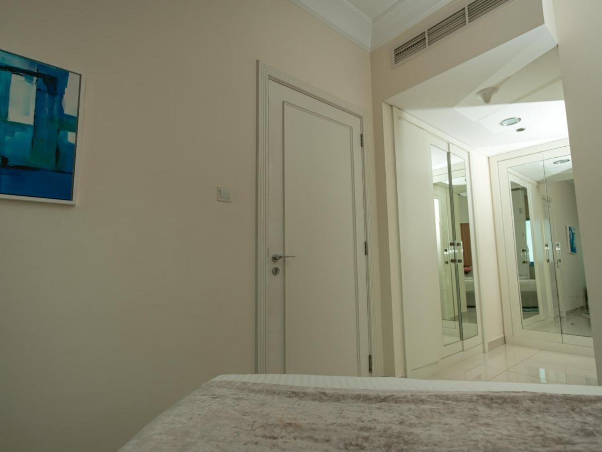 Apartment Luxurious - Damac Mall Street