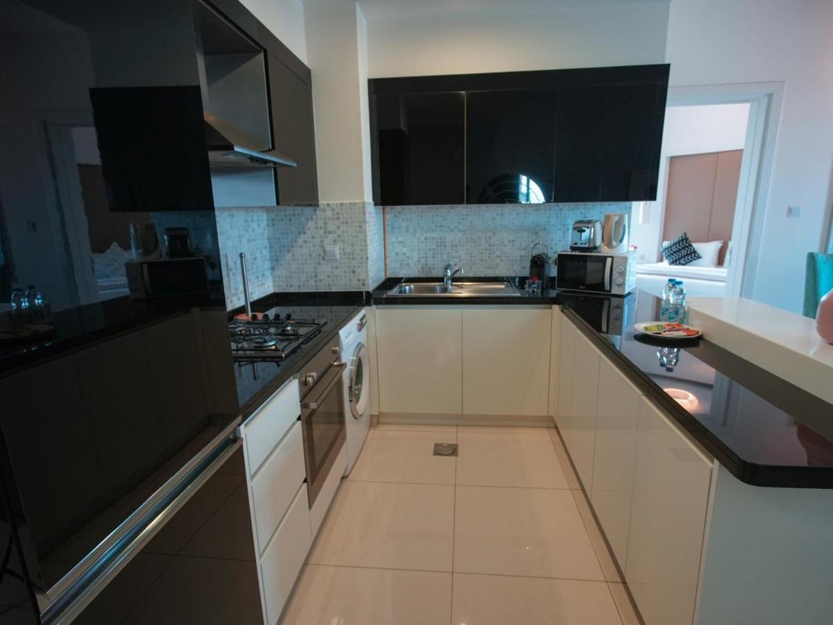 Luxurious - Damac Mall Street * Dubai