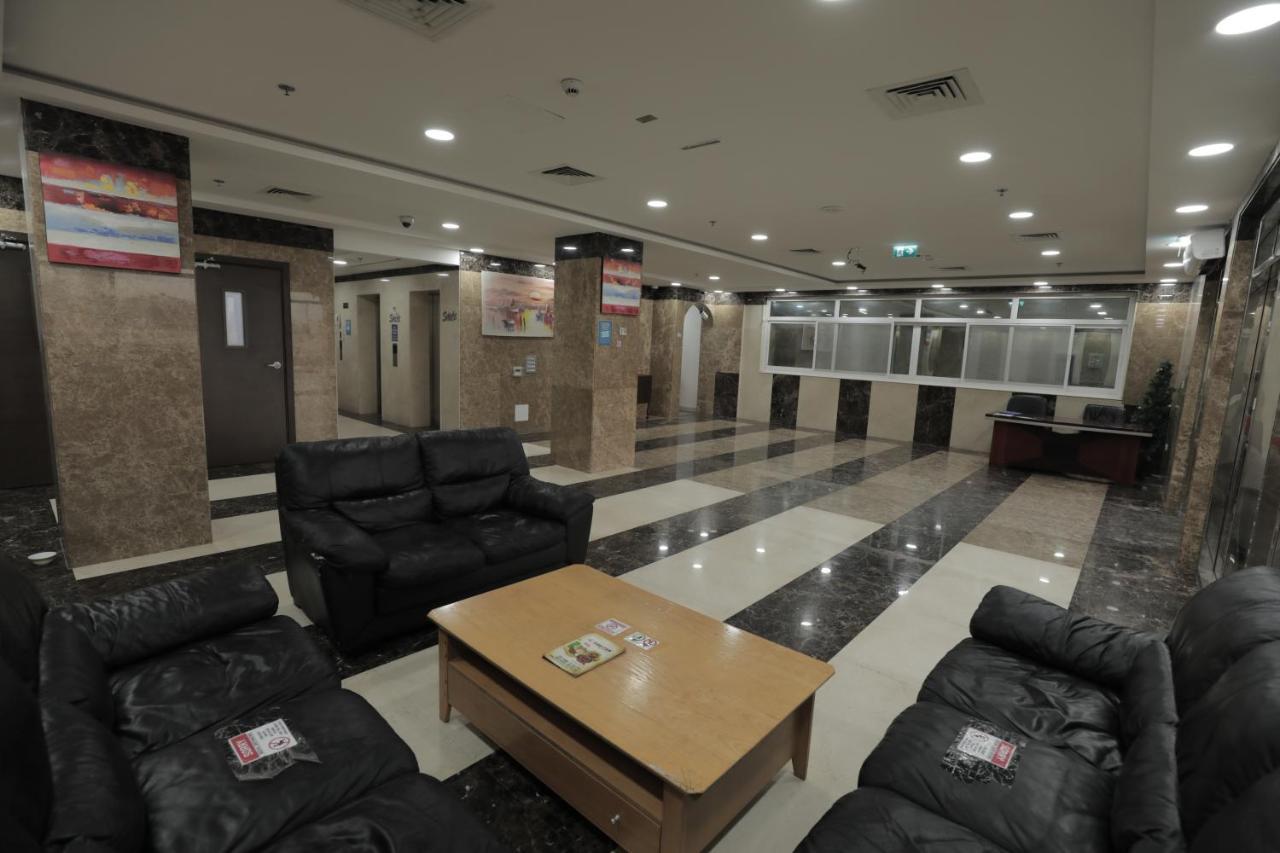 Cozy And Small Partitions For Men Guests In Apartment *