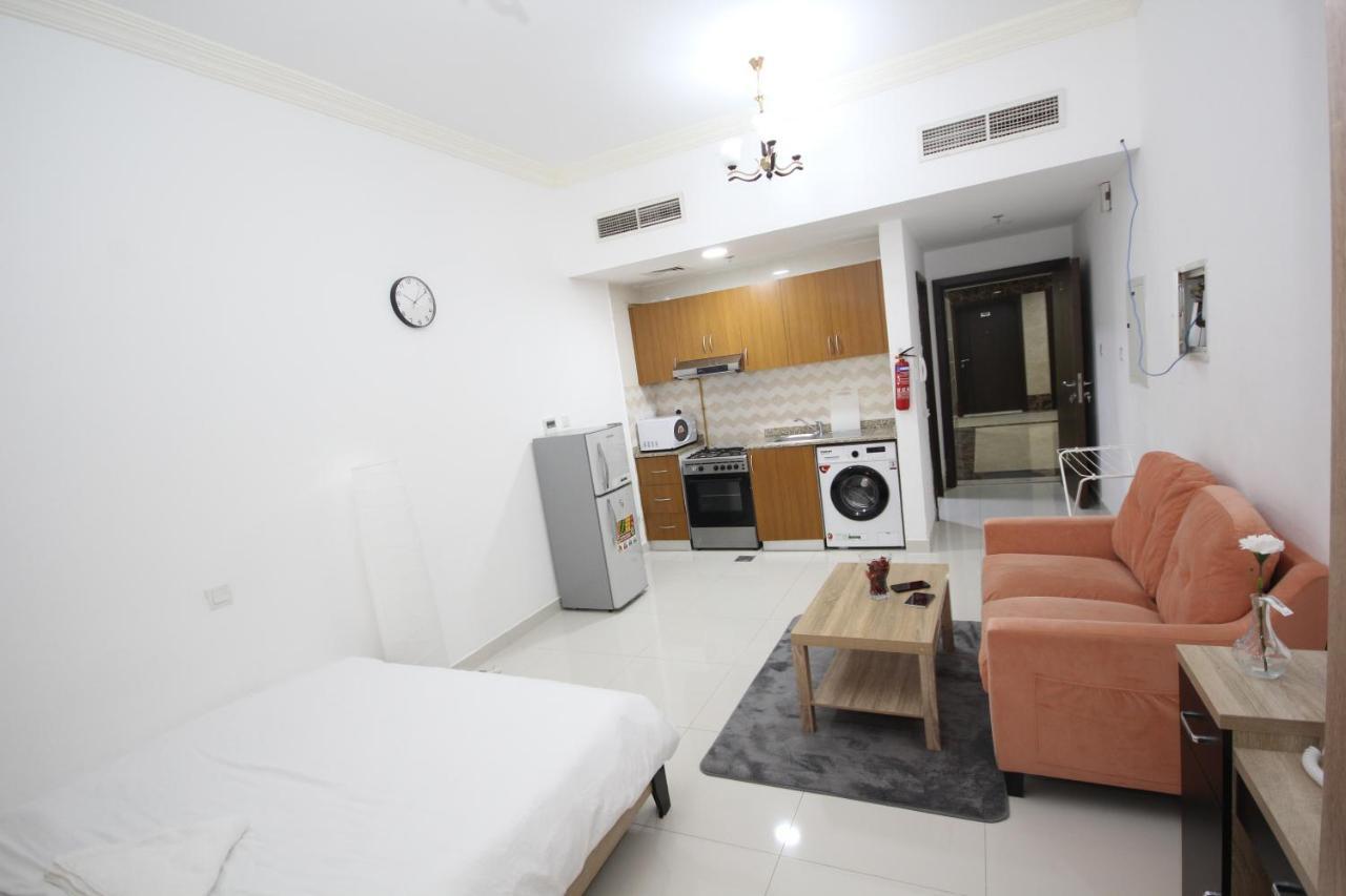 Cozy And Small Partitions For Men Guests In Apartment *
