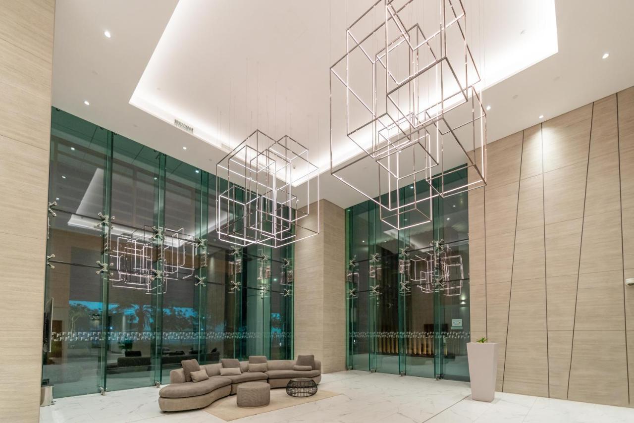 Ultimate - 3 Beds - Scenic Panoramic Views - Right At Metro Station - 5-10min To Sea, Burj Khalifa, Old Town, Downtown - 15min From Airport Apartment *