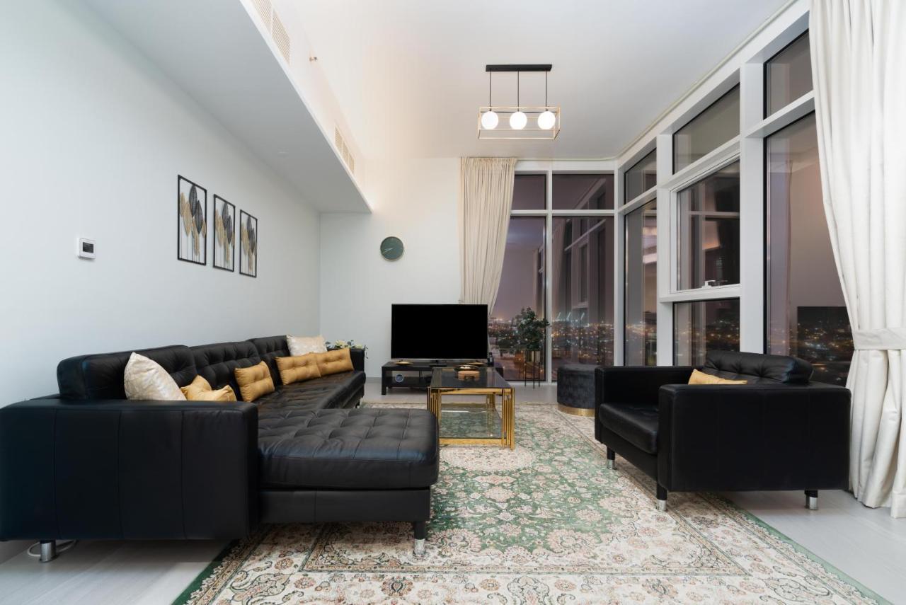 Ultimate - 3 Beds - Scenic Panoramic Views - Right At Metro Station - 5-10min To Sea, Burj Khalifa, Old Town, Downtown - 15min From Airport *