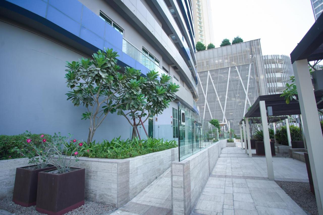 Luxurious - Damac Mall Street Apartment Dubai