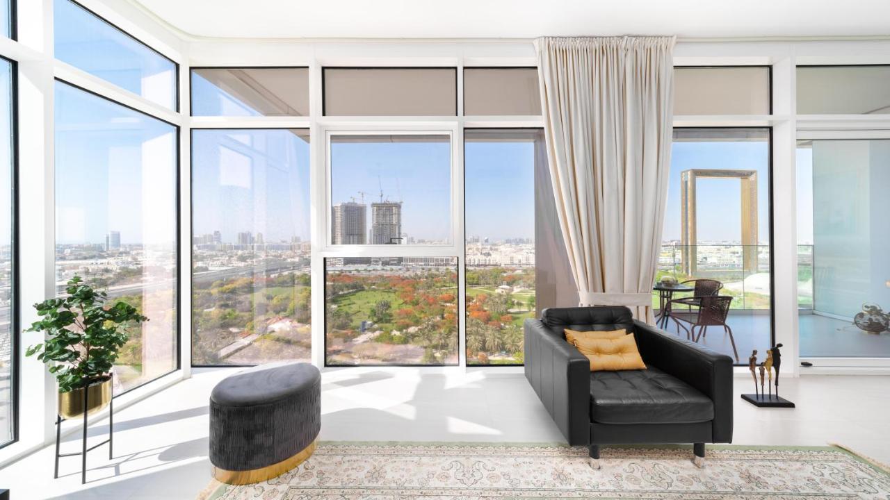 Apartment Ultimate - 3 Beds - Scenic Panoramic Views - Right At Metro Station - 5-10min To Sea, Burj Khalifa, Old Town, Downtown - 15min From Airport